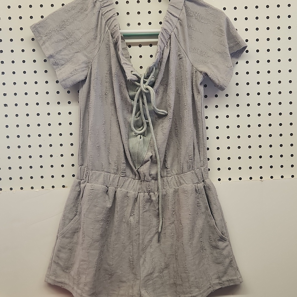 Essue shorts romper NWT gray medium distressed fabric